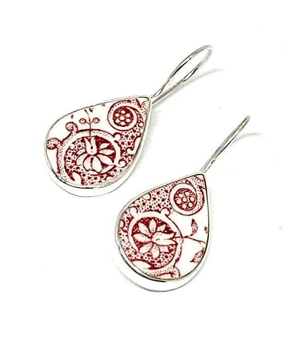 Red & White Floral Design Vintage Pottery Tear Drop Single Drop Earrings